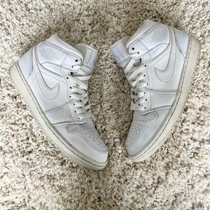 2018 Air Jordan 1 Retro High Premium
'Pure Platinum'